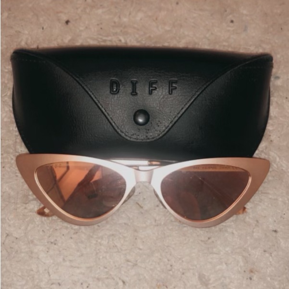 Diff rose gold Marilyn shades (Brand new/Never warn)